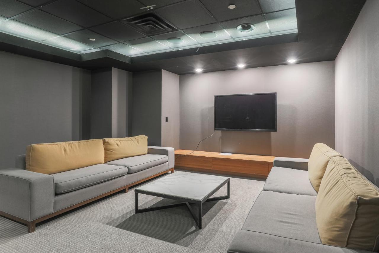 Simply Comfort. Elegant Apartments Dan Lecki Toronto Bagian luar foto